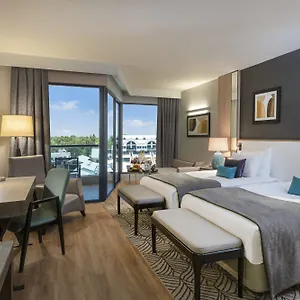 Deluxe Room Land View