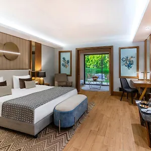 Deluxe Superior Land View