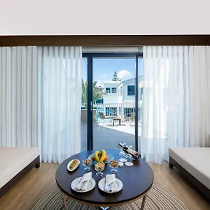 Deluxe Superior Room Pool View