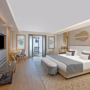 Deluxe Superior Room Pool View